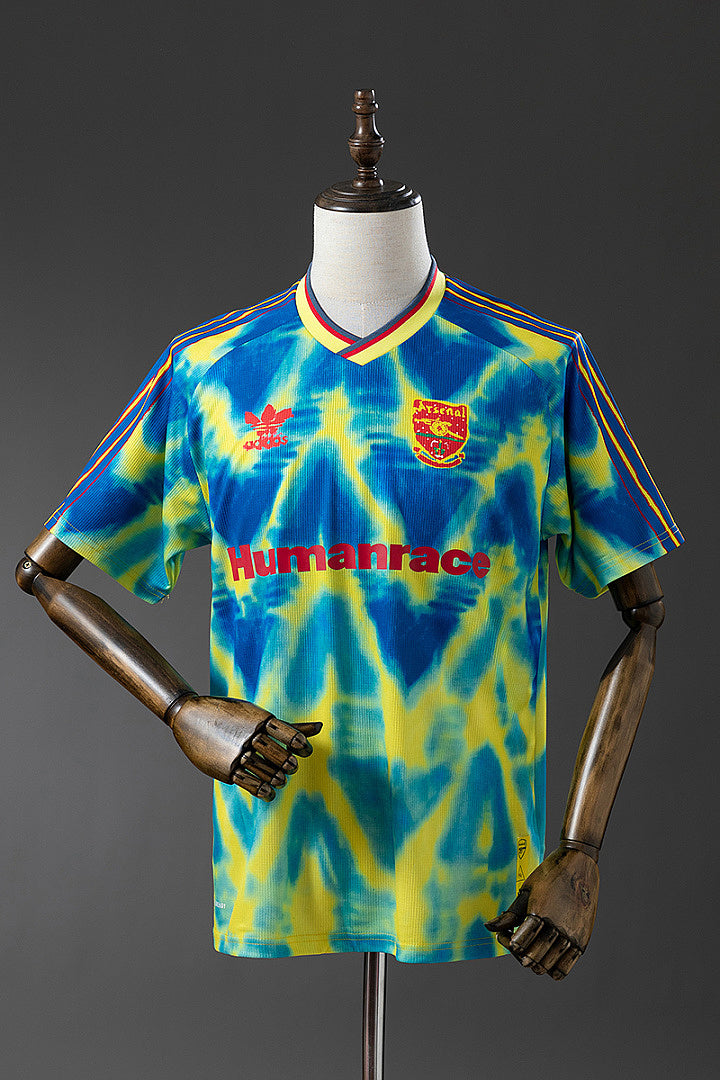 Arsenal x Human Race Retro Jersey - imagem 1